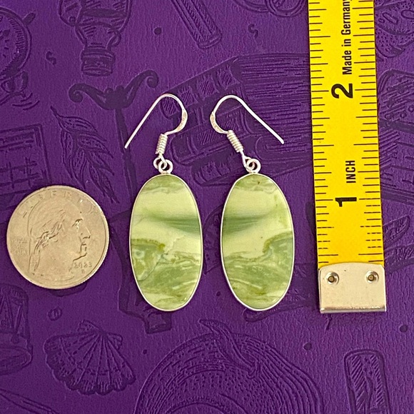 Handmade Elegant Green Onyx Oval 925 Sterling Silver Earrings - Picture 3 of 3